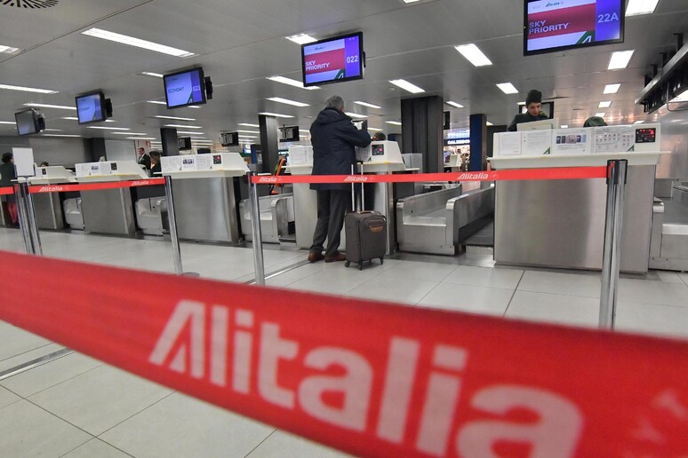 Alitalia (foto d 'archivio) - RIPRODUZIONE RISERVATA