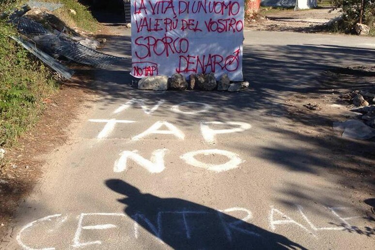 Una foto tratta dal profilo Facebook dei  'No Tap ', Meledugno (Lecce) - RIPRODUZIONE RISERVATA