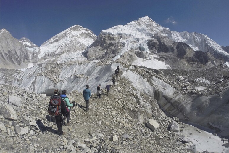 Nepal Everest The Bodies © ANSA/AP