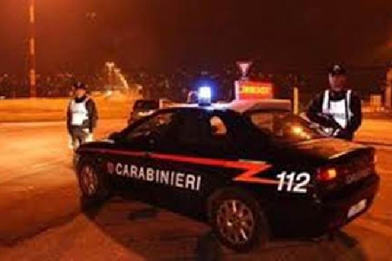 Un servizio notturno dei carabinieri - RIPRODUZIONE RISERVATA