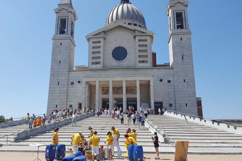 la basilica di Castelnuovo don Bosco - RIPRODUZIONE RISERVATA