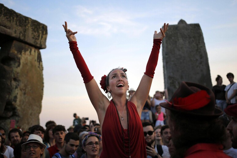 Il solstizio d 'estate festeggiato a Stonehenge © ANSA/EPA