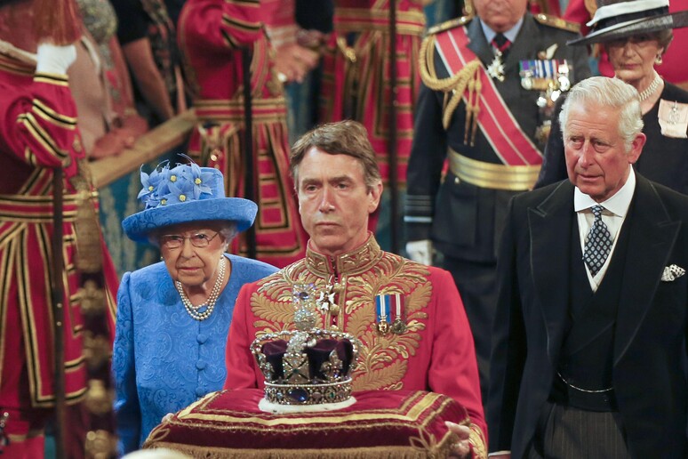 Queen 's speech: Regina senza corona, prima volta da 43 anni © ANSA/AP