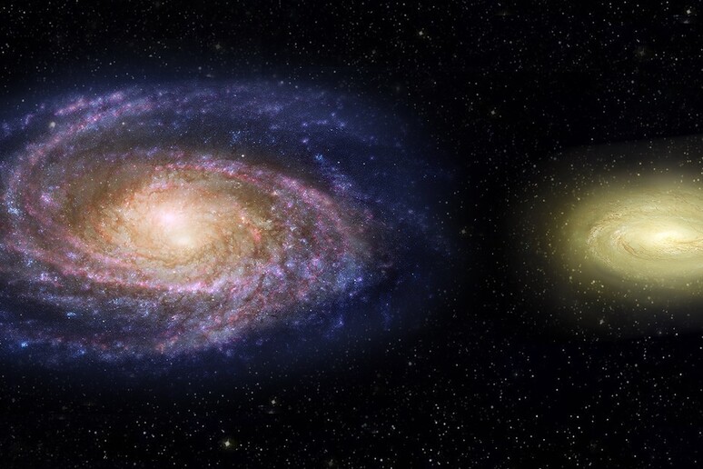 Una rappresentazione artistica di come apparirebbe la galassia MACS2129-1 (a destra) in confronto alla nostra, la Via Lattea (a sinistra). Fonte: NASA, ESA, e Z. Levy - RIPRODUZIONE RISERVATA