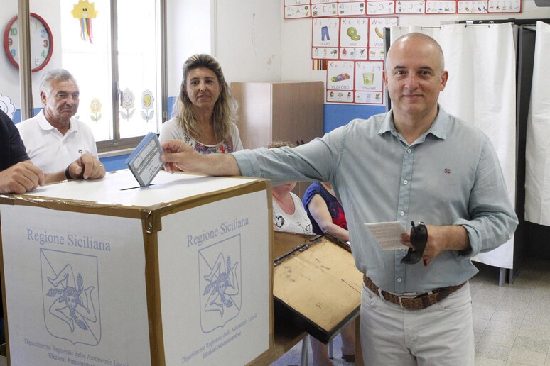 Comunali: aperti i seggi per i ballottaggi - RIPRODUZIONE RISERVATA