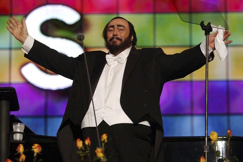 Musica: evento in Arena, tour e docu per decennale Pavarotti © ANSA/AP