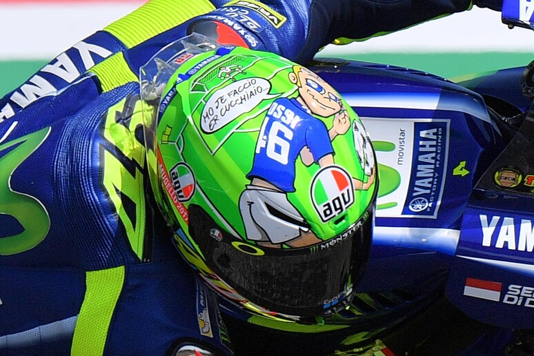 Moto: Italia; nuovo casco di Rossi, omaggi a Totti e Hayden - RIPRODUZIONE RISERVATA
