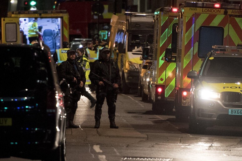 Attacco a London Bridge, militari a caccia dei terroristi © ANSA/EPA