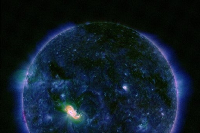 Sul Sole una macchia gigantesca, grande quanto Giove (Fonte: Sdo/Nasa) - RIPRODUZIONE RISERVATA