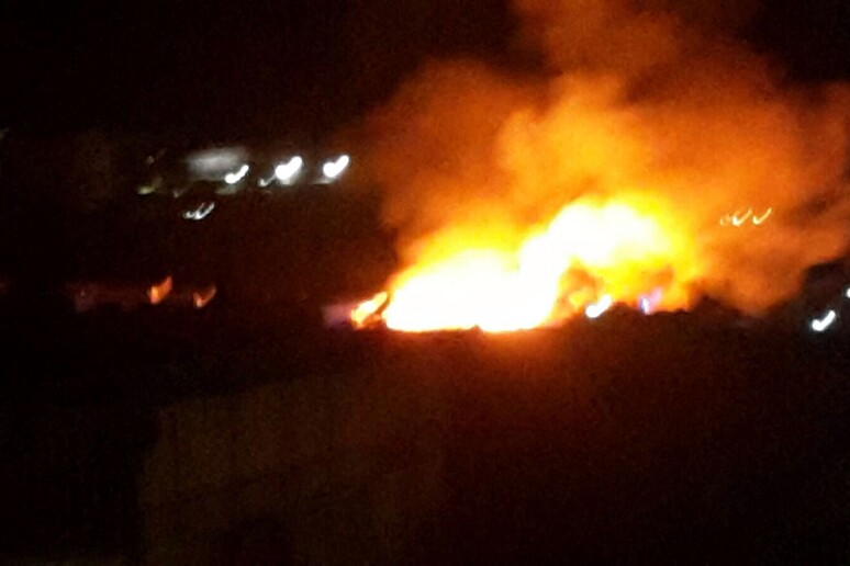 In fiamme due capannoni a Palermo - RIPRODUZIONE RISERVATA