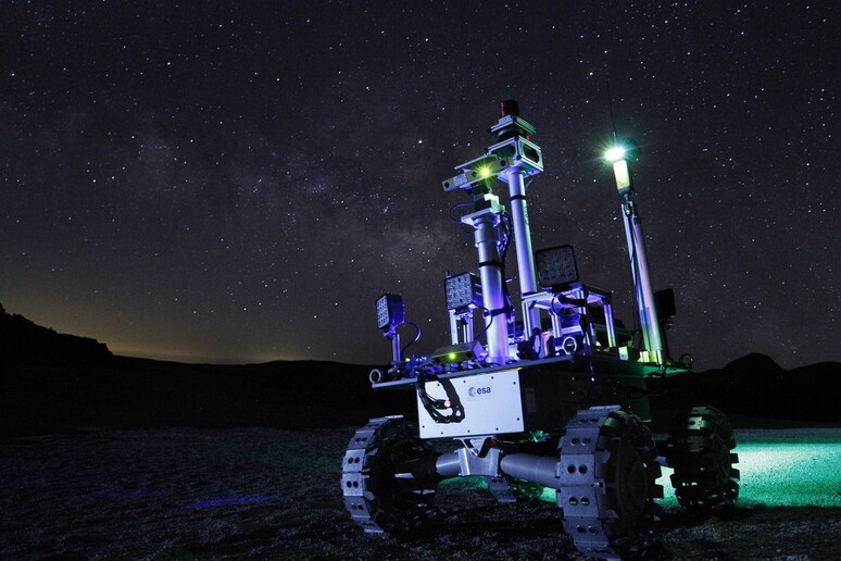 L’Esa ha messo alla prova due rover nel paesaggio lunare di Tenerife (fonte: Fernando Gandía/GMV) - RIPRODUZIONE RISERVATA