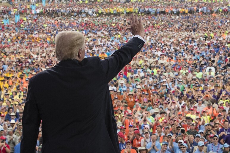 Donald Trump davanti a una platea di boy scout © ANSA/AP