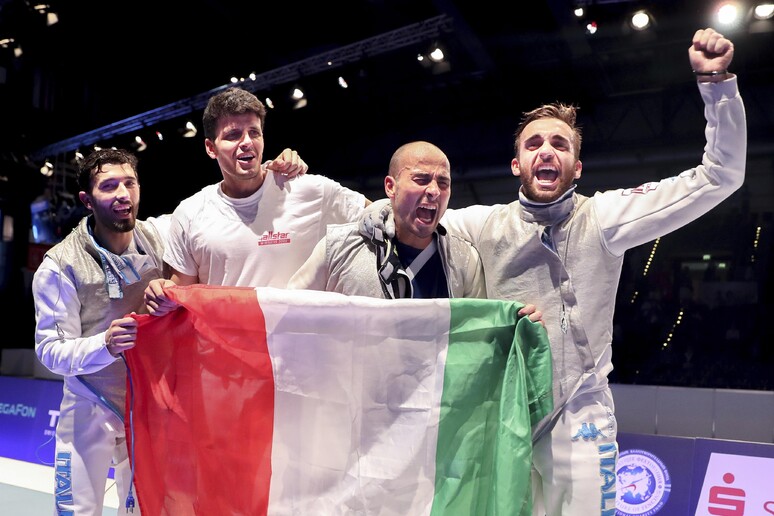Scherma: Mondiali; Italia oro nel fioretto uomini © ANSA/AP