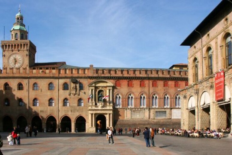 Una foto del centro di Bologna - RIPRODUZIONE RISERVATA
