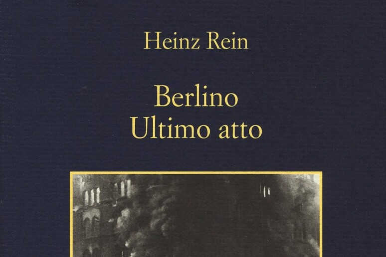 La copertina del libro di Heinz Rein  'Berlino ultimo atto ' - RIPRODUZIONE RISERVATA