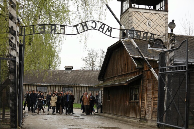 Auschwitz - RIPRODUZIONE RISERVATA
