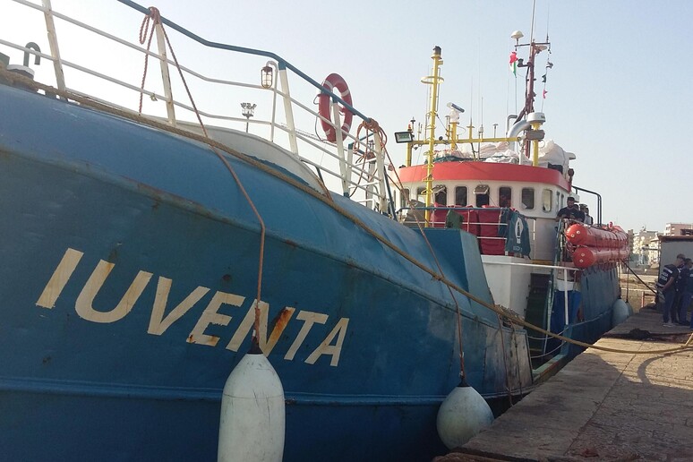 Migranti: Iuventa; nave arrivata a Trapani - RIPRODUZIONE RISERVATA