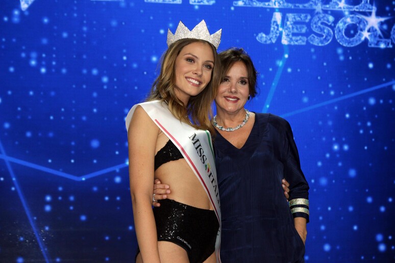 Alice Rachele Arlanch Miss Italia 2017 insieme alla patron del concorso Patrizia Mirigliani - RIPRODUZIONE RISERVATA