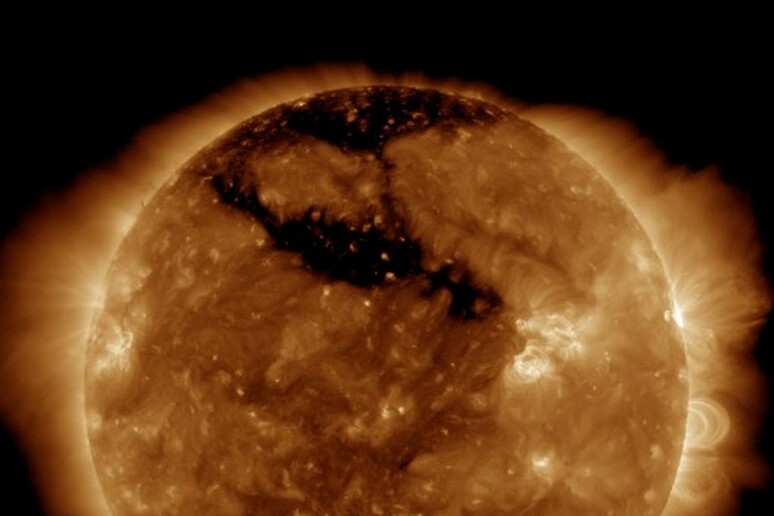 Il Sole in attività, fotografato dall 'osservatorio Sdo della Nasa (fonte: SDO/NASA) - RIPRODUZIONE RISERVATA