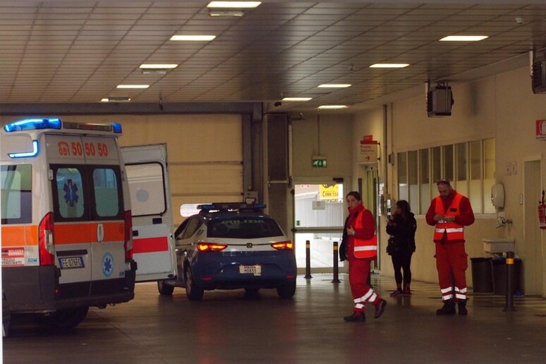 Un 'ambulanza in pronto soccorso in una foto di archivio - RIPRODUZIONE RISERVATA