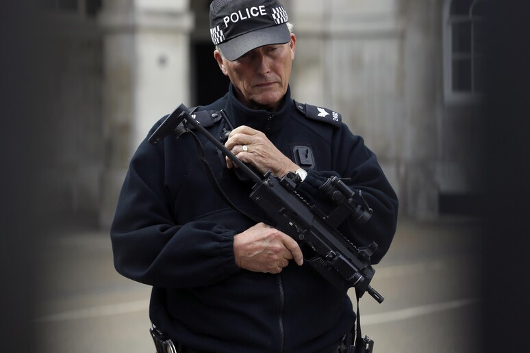 Un poliziotto a Londra in una foto d 'archivio © ANSA/AP