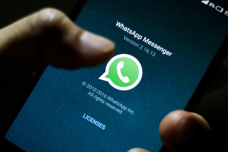 Facebook: arriva pubblicità su Whatsapp, ma non nelle chat © ANSA/EPA