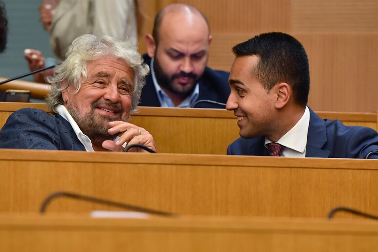 Beppe Grillo (S) con Luigi Di Maio - RIPRODUZIONE RISERVATA