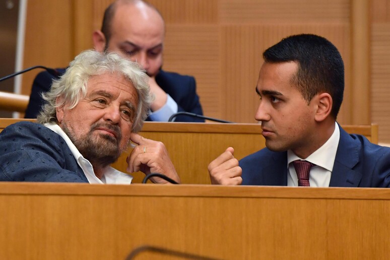Beppe Grillo (S) con Luigi Di Maio, foto archivio - RIPRODUZIONE RISERVATA
