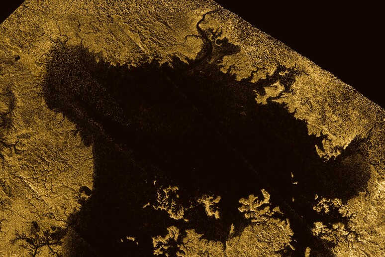 Il mare Ligeia, sulla più grnde luna di Saturno, Titano, in un 'immagine ripresa dalla sonda Cassini (fonte: NASA/JPL-Caltech/ASI/Cornell) - RIPRODUZIONE RISERVATA