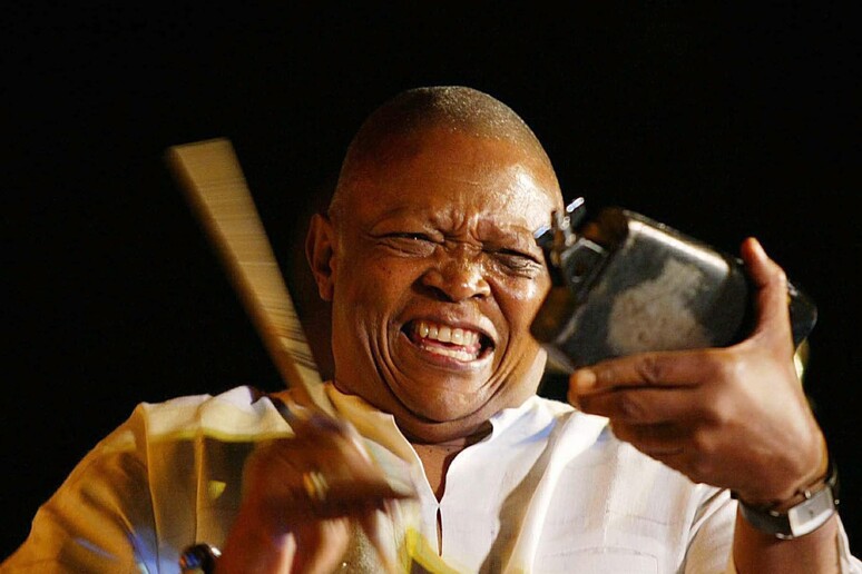 Hugh Masekela, padre del jazz sudafricano, morto a 78 anni © ANSA/EPA