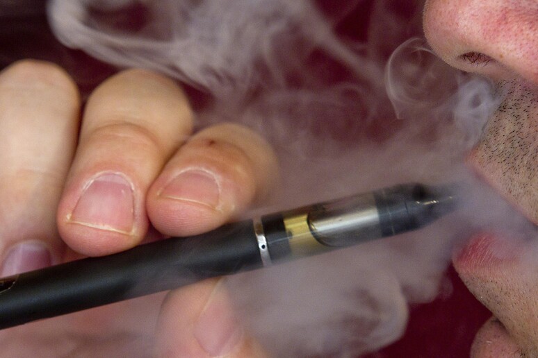 Stretta sulle e-cigarette in Usa, Trump vuole il bando - RIPRODUZIONE RISERVATA