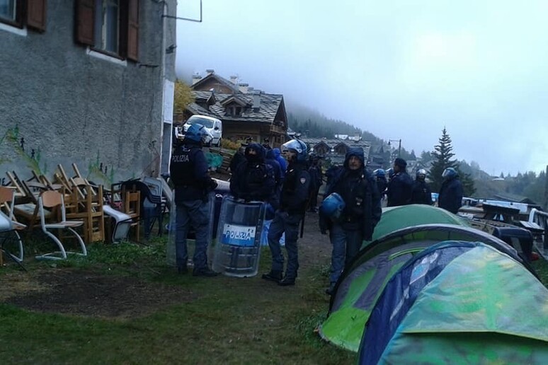 Migranti: rifugio autogestito Claviere, sgombero in Val Susa - RIPRODUZIONE RISERVATA