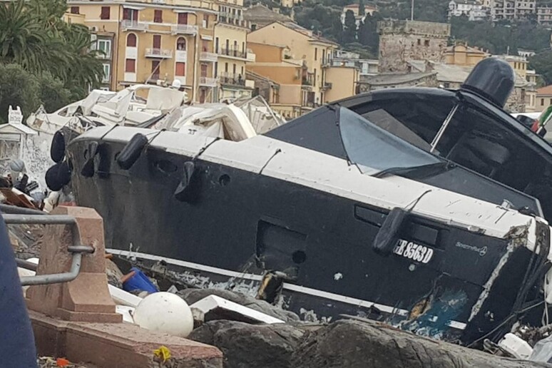 Maltempo: mareggiata fa  'strage ' yacht a porto Rapallo - RIPRODUZIONE RISERVATA