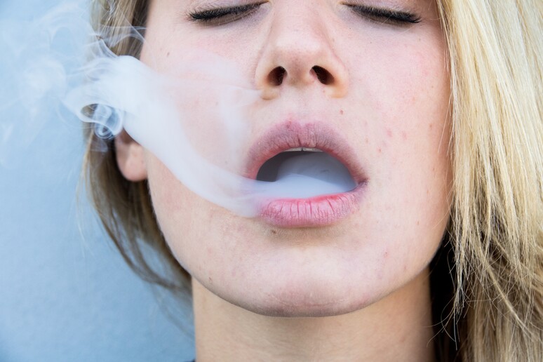 Il fumo fa impennare i costi per curare le gengive - RIPRODUZIONE RISERVATA