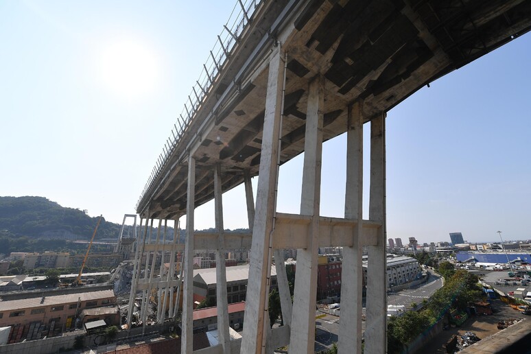Crollo ponte: Bucci, demolizione prima Natale - RIPRODUZIONE RISERVATA