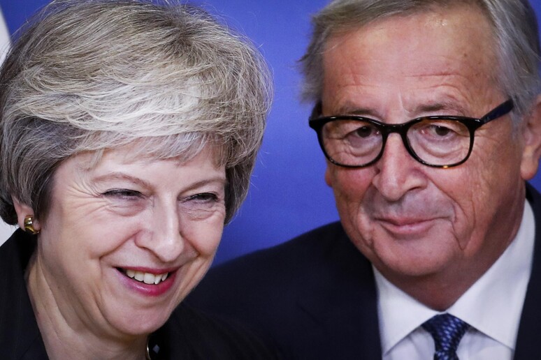 Theresa May e Jean-Claude Juncker © ANSA/EPA