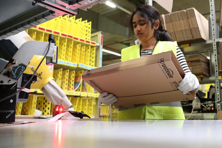 Amazon: ottiene licenza corriere postale, su elenco Mise © ANSA/EPA