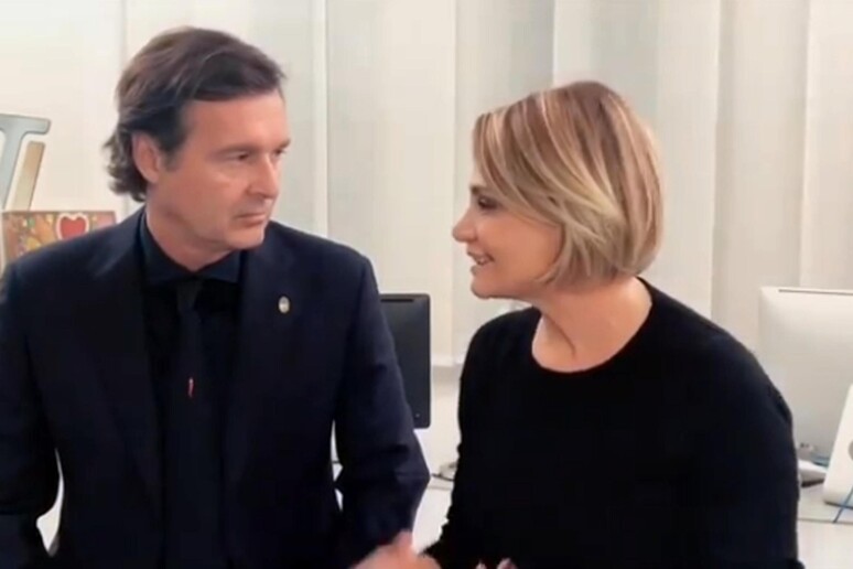 Simona Ventura e Gerò Carraro, frame video Instagram - RIPRODUZIONE RISERVATA