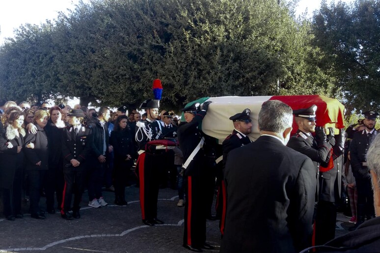 Carabiniere morto:folla a funerali,  'grazie eroe dell 'amore ' - RIPRODUZIONE RISERVATA
