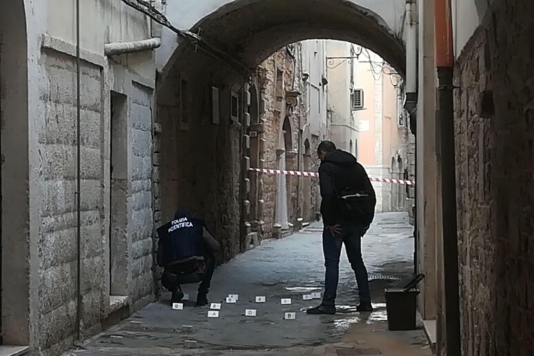 Spari in strada a Bitonto, uccisa una anziana, ferito un 20enne - RIPRODUZIONE RISERVATA