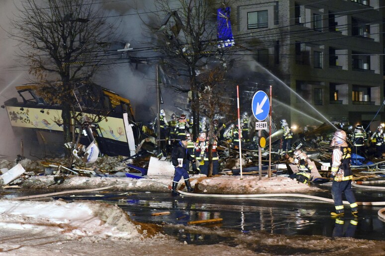 Violenta esplosione in un ristorante a Sapporo © ANSA/EPA