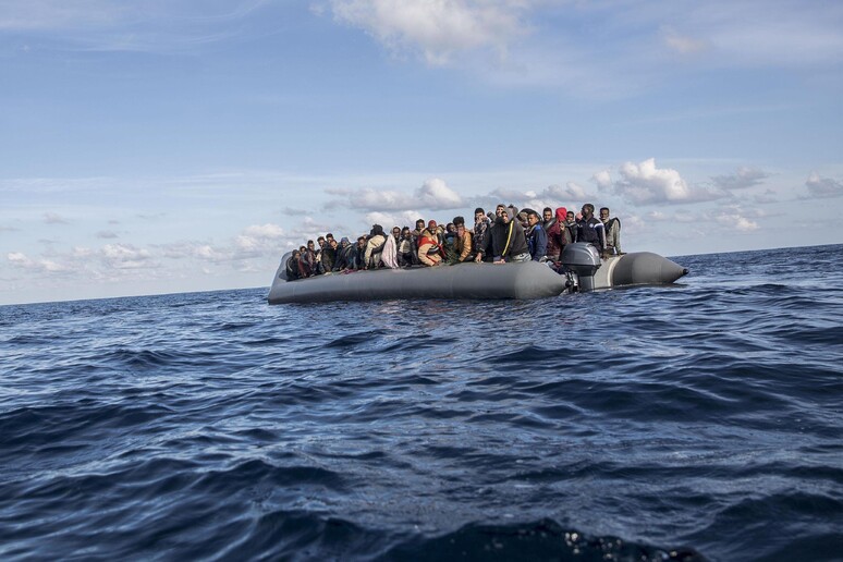 Migranti, morta bimba di 4 anni nell 'Egeo © ANSA/AP