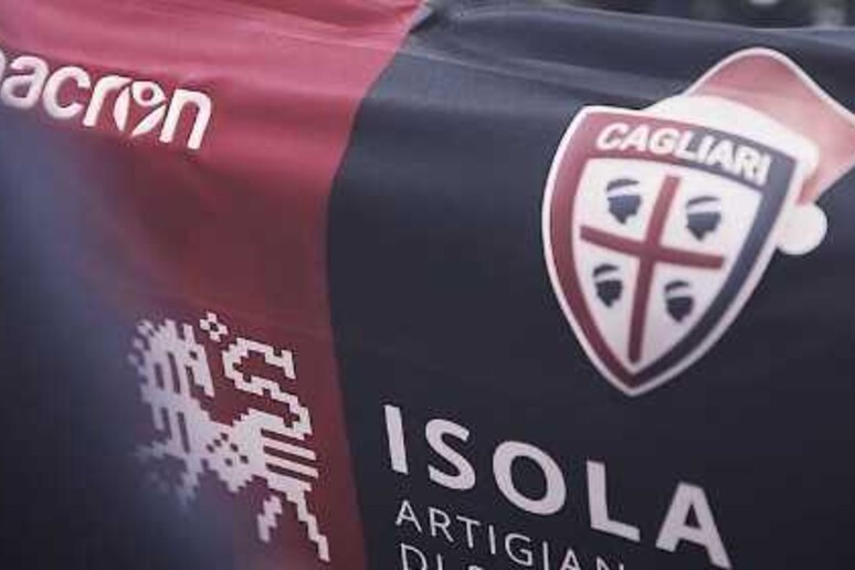 Calcio: Cagliari, speciale maglia di Natale (foto cagliaricalcio.com) - RIPRODUZIONE RISERVATA