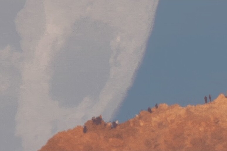 L 'illusione di una Luna gigantesca in un video girato alle Canarie - RIPRODUZIONE RISERVATA