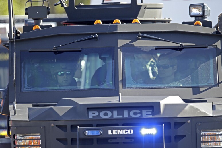 Florida: sceriffo, le vittime sono almeno 17 © ANSA/AP