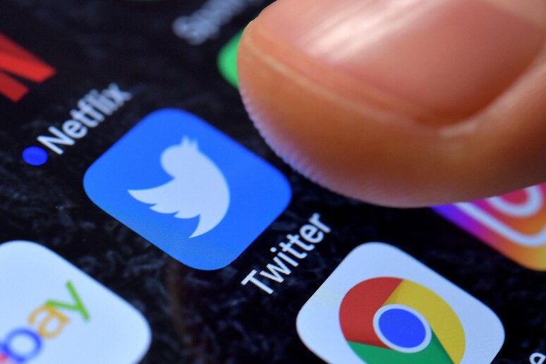 Twitter, L 'utente decide chi può rispondere - RIPRODUZIONE RISERVATA