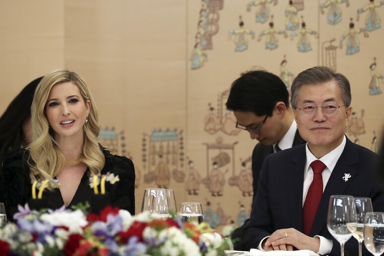 Ivanka Trump alla cena offerta a Seul dal presidente sudcoreano Moon © ANSA/AP