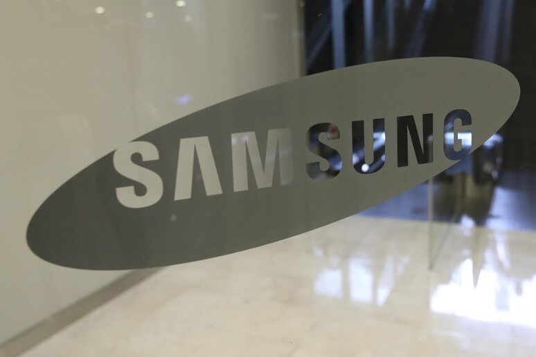Samsung ridisegna linea smartphone per sfidare i rivali © ANSA/AP