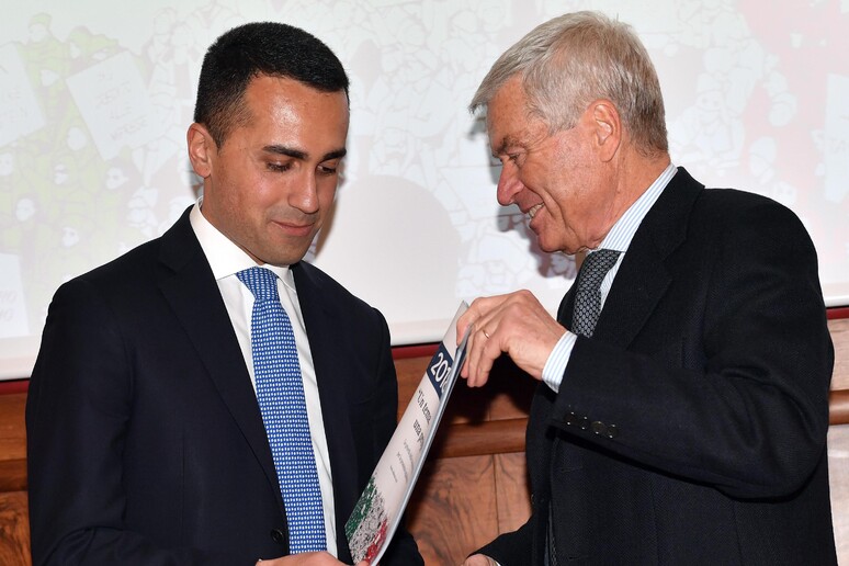 Di Maio con il presidente di Confcommercio Imprese, Carlo Sangalli - RIPRODUZIONE RISERVATA