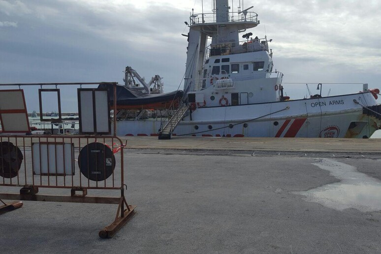 La nave Open Arms della Ong spagnola Proactiva sotto sequestro nel porto di Pozzallo - RIPRODUZIONE RISERVATA